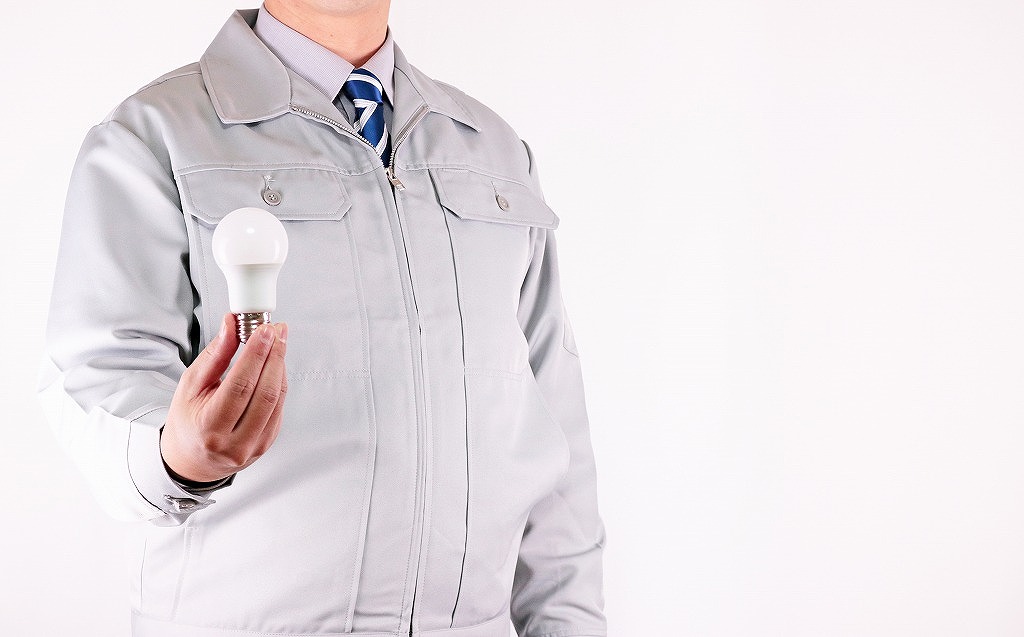 電球を持つ人